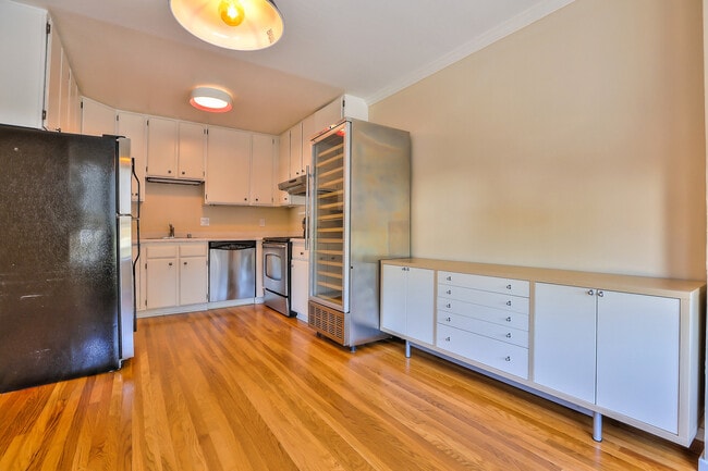 Building Photo - Spacious Two Bedroom Condo in Potrero Hill...