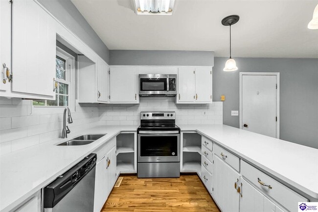 Building Photo - 215 Darrell Dr