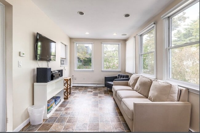 Building Photo - 269 Waltham St