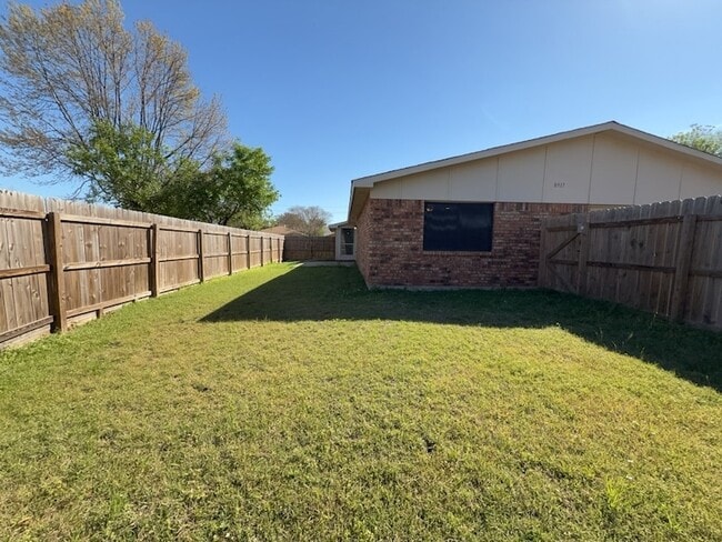 Building Photo - 8917 Vernon Dr