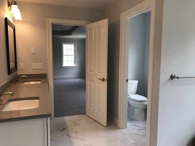 Building Photo - 53 Wellesley Rd Ext