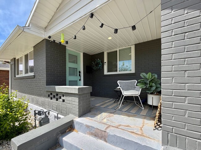 Building Photo - Updated 4-Bedroom Home in Salt Lake City!