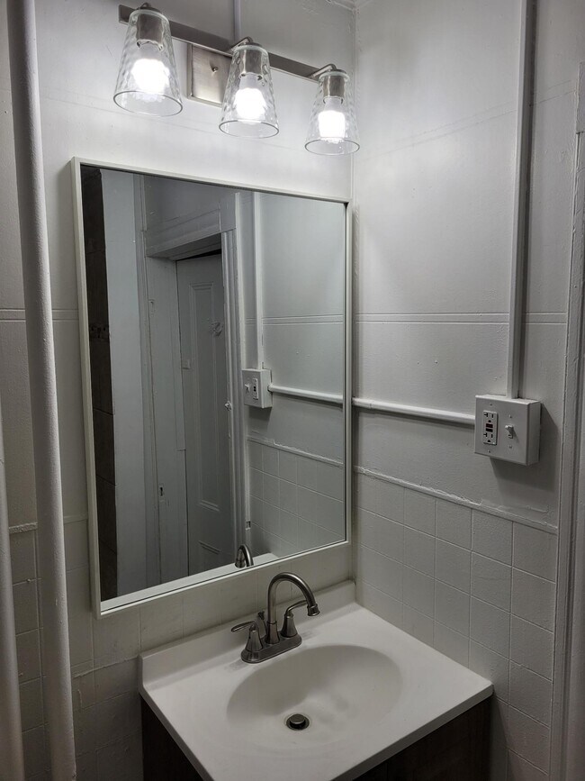 Building Photo - 366 North St