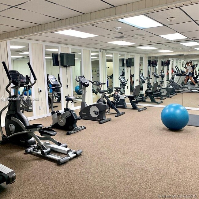 Building Photo - 17021 N Bay Rd