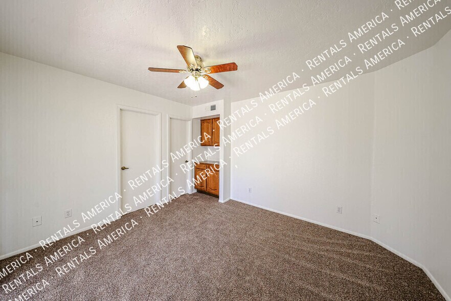 Building Photo - 3301 E Wescott Dr