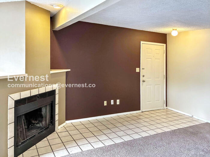 Building Photo - 1301 University Ave