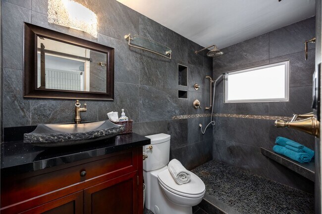 Building Photo - Mokuleia Sands #501 – Furnished 1BR/1BA | Ocean Views | Available Now