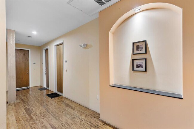 Building Photo - 1312 Live Oak St