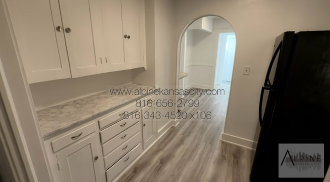 Building Photo - Updated Midtown Home AT Blue Hills Park! Corner Lot, Garage & Carport!