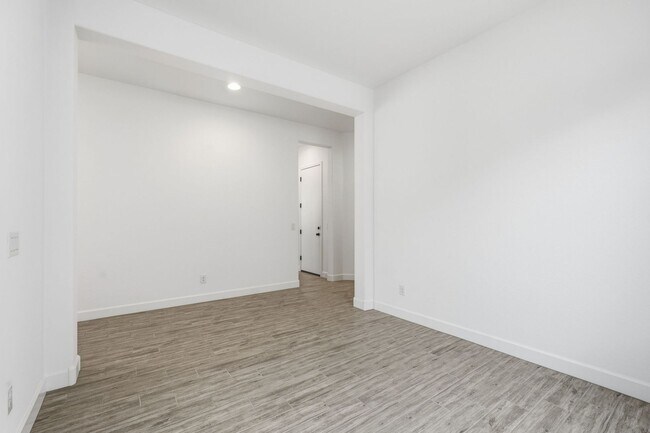 Building Photo - 2942 Manzanilla Ave