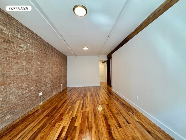 Building Photo - 275 Conover St