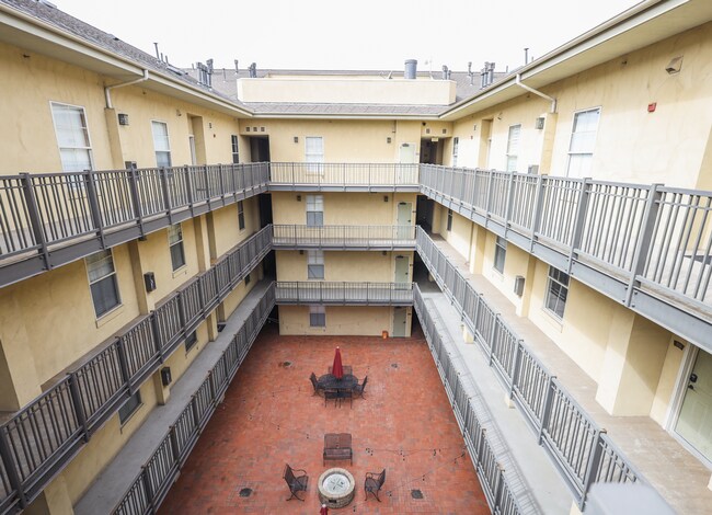 Building Photo - Gorgeous 1 bed 1 bath in an amazing location