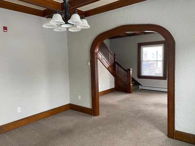 Building Photo - 820 Main St