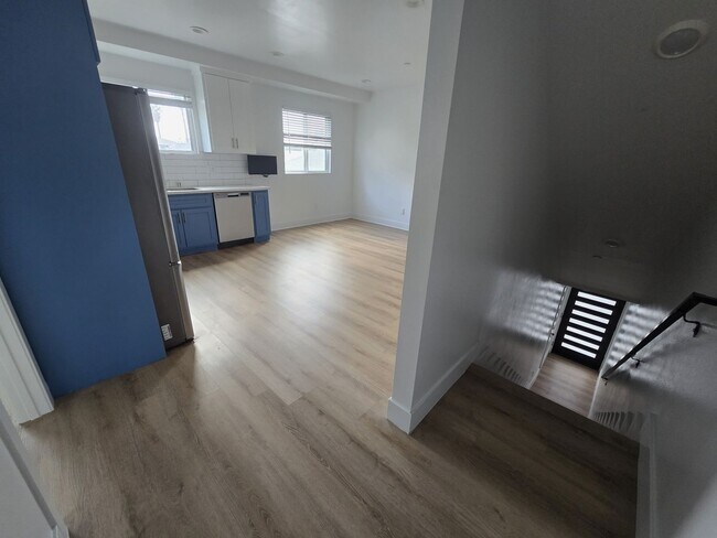 Building Photo - 3920-3922 1/2 Brighton Ave