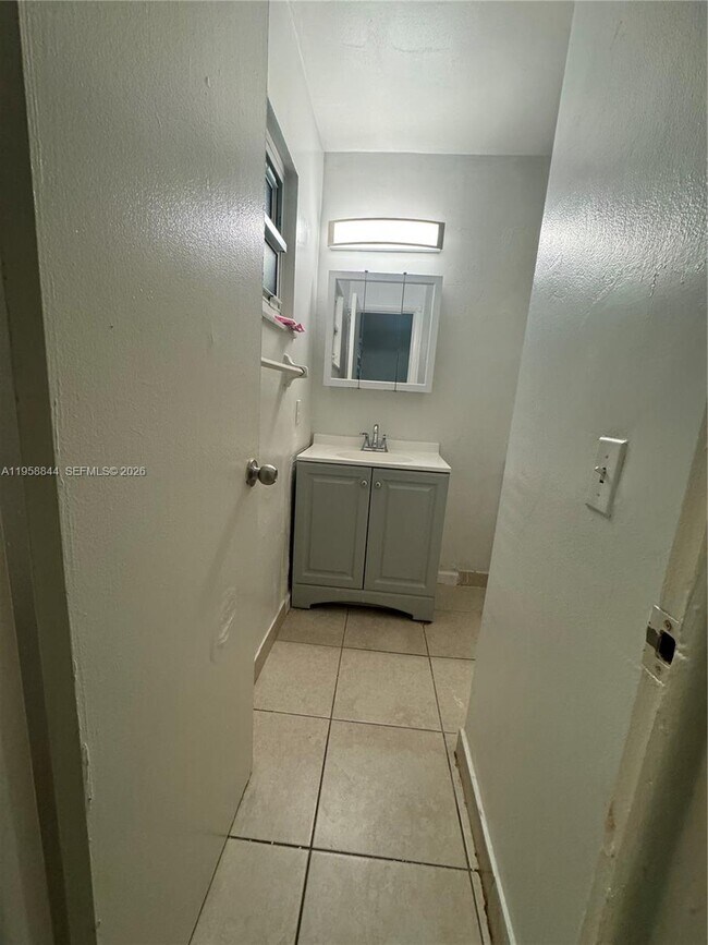 Building Photo - 2220 SW 46th Ct