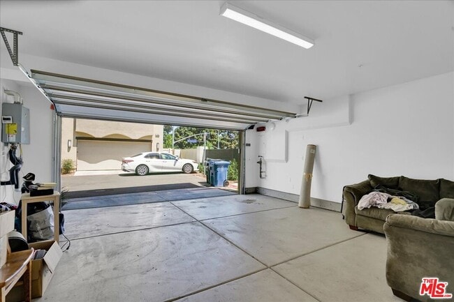 Building Photo - 725 Daniel Freeman Cir