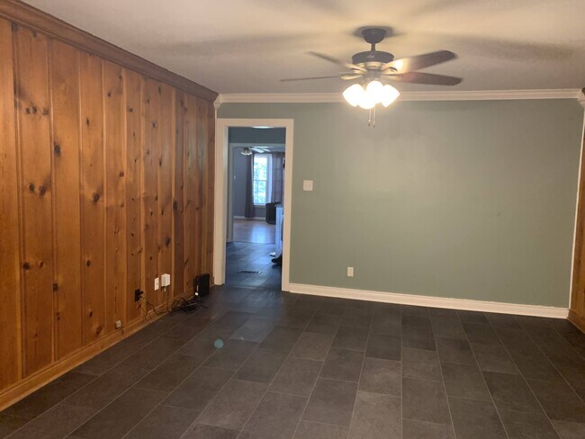 Building Photo - Branch