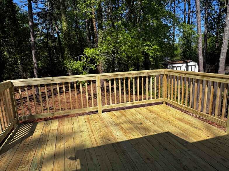 Building Photo - 1387 Midview Dr