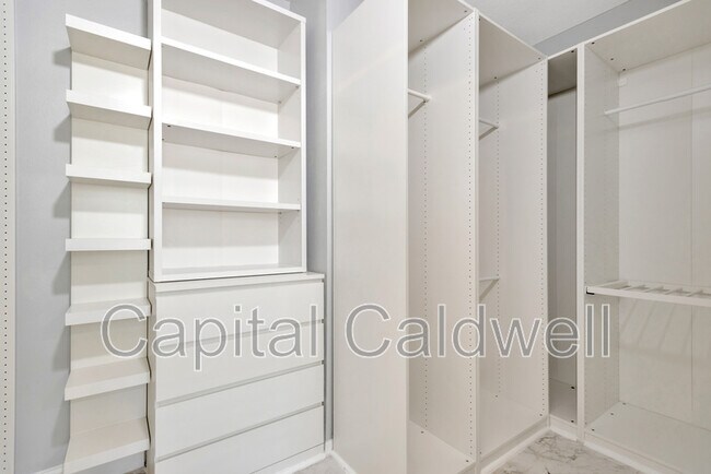Building Photo - 19246 Meadow Pine Dr