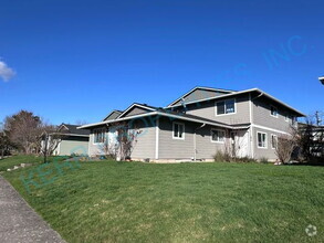 Building Photo - Charming 2-Bedroom Retreat in Gresham - Co...