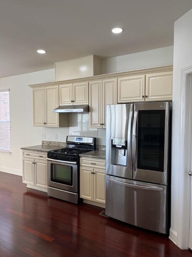 Building Photo - "Charming 4-Bed Gem with Guest Suite & Mod...