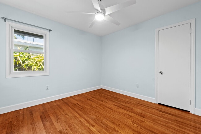 Building Photo - 425 Neptune Ave