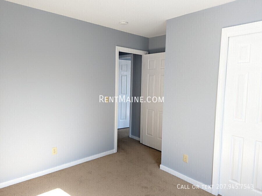 Building Photo - 114 Main Rd S