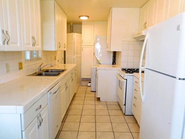 Building Photo - 4186 E Ashlan Ave