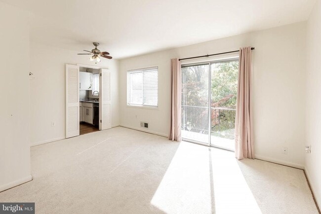 Building Photo - 10650 Weymouth St