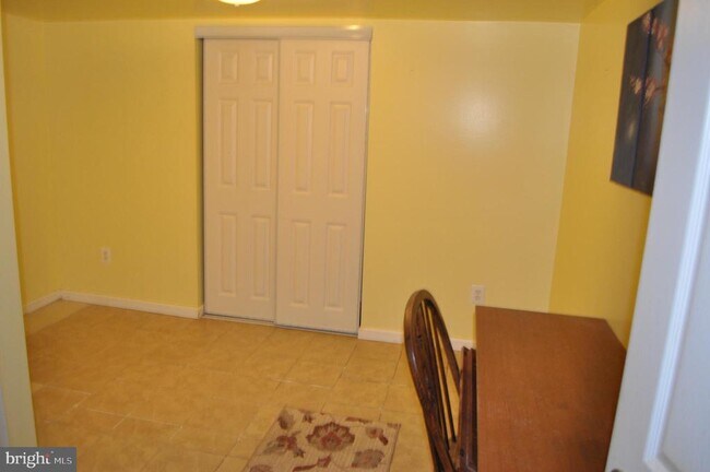 Building Photo - 6000 Greentree Rd