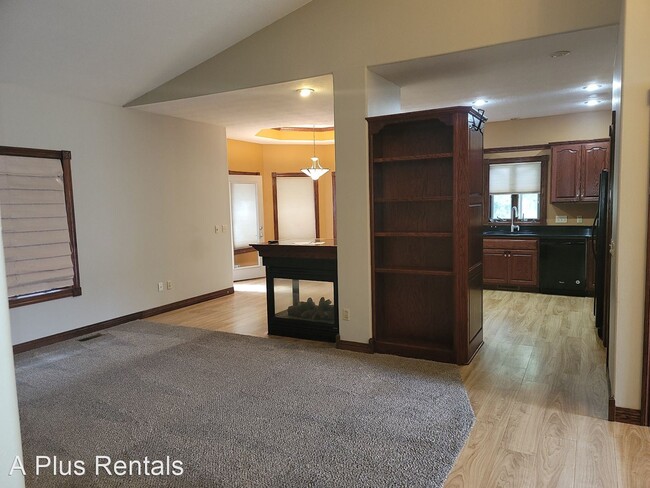 Building Photo - 4 br, 3 bath House - 7301 S Russet Drive