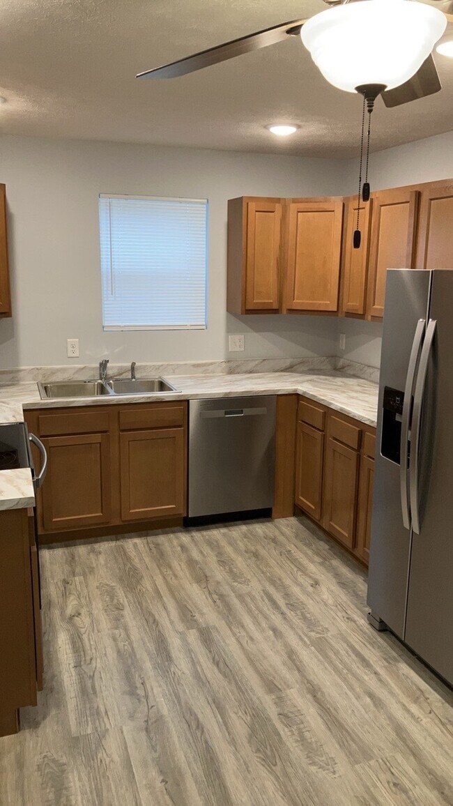 Building Photo - 2025 Culver Ave