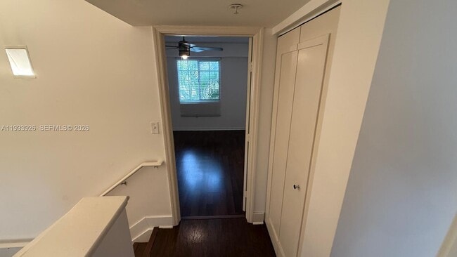 Building Photo - 2961 NE 185th St