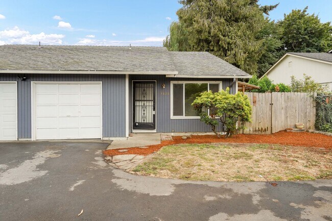 Building Photo - State Duplex - VPM482830S-6