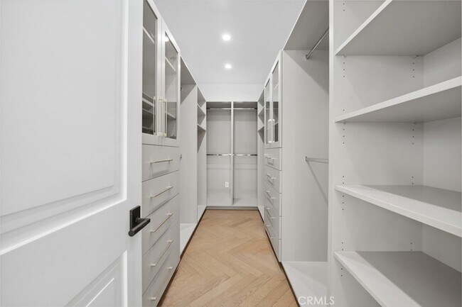 Building Photo - 4539 Longridge Ave