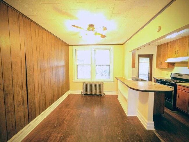 Building Photo - 1016 Spring Garden St