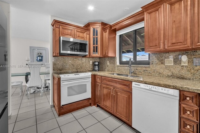 Building Photo - 1417 SW 139th Ave