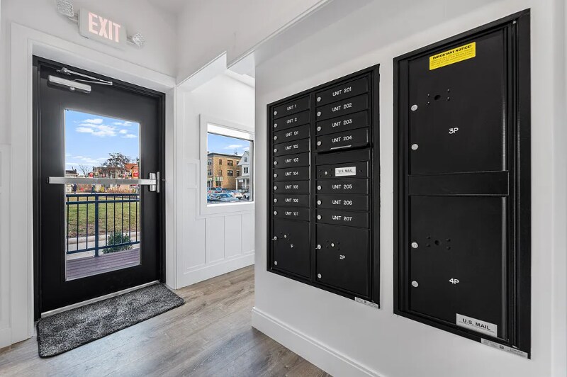 Building Photo - 536 Broadway St