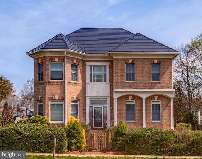 Building Photo - 4303 Evergreen Ln