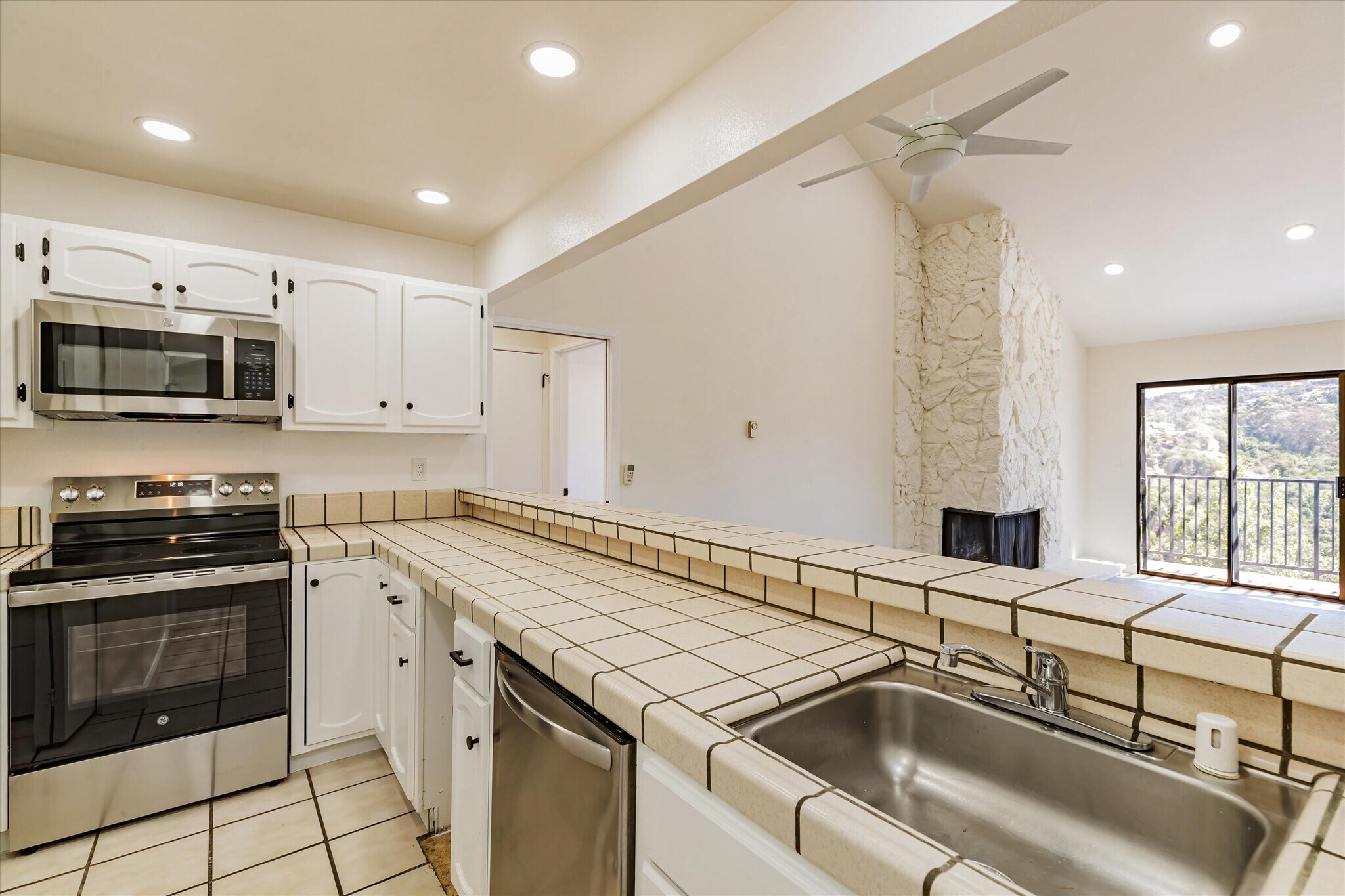 Building Photo - 25676 University Ct