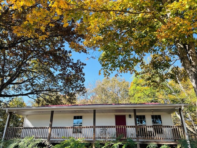 Building Photo - 2 bed 1.5 Bath Single Family Home