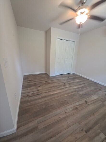 Building Photo - 325 Brenda Dr