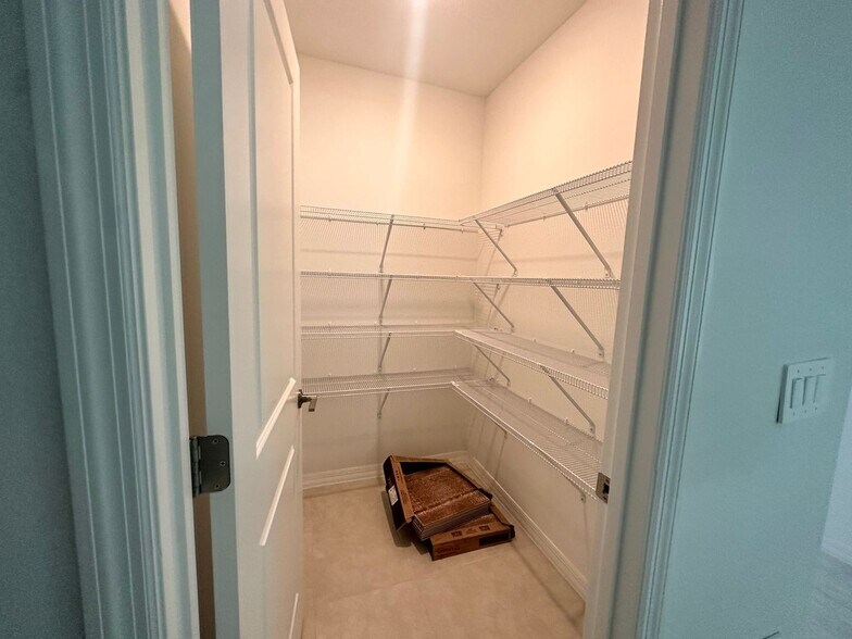 Building Photo - 2276 Gatsby Ln