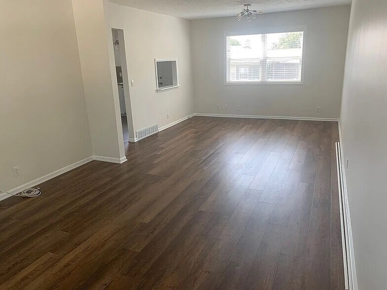 Living/Dining Room Area - 101 W 19th Ave