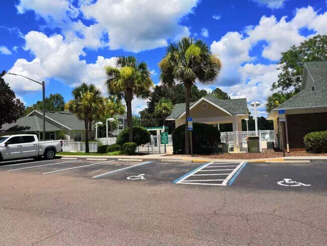 Building Photo - 13200 W Newberry Rd