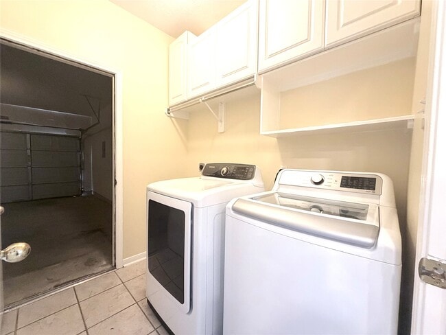 Building Photo - 12211 Meadow Crest Ct