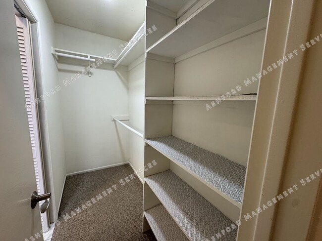 Building Photo - BEAUTIFUL 3 BEDROOM 2.5 BATHROOM HOME IN S...