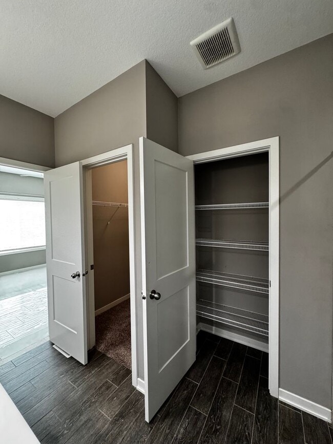 Building Photo - For Rent Beautiful 4 bedroom 3 bathroom 3 attached car garage!