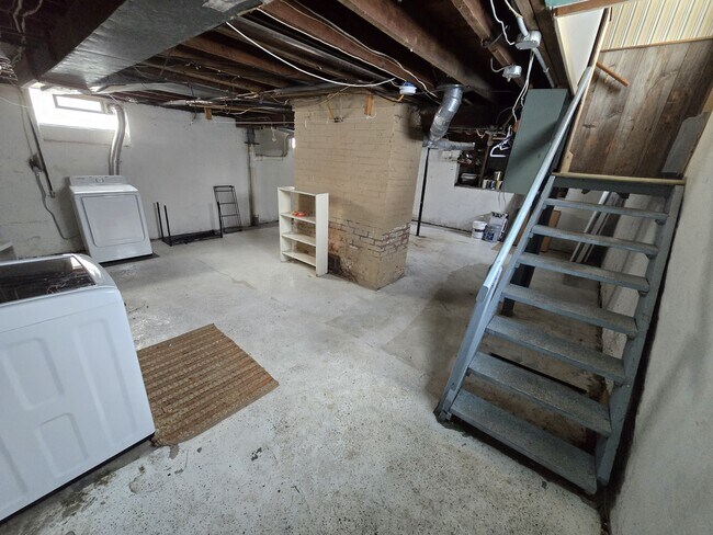 Building Photo - 232 Nichols Ave