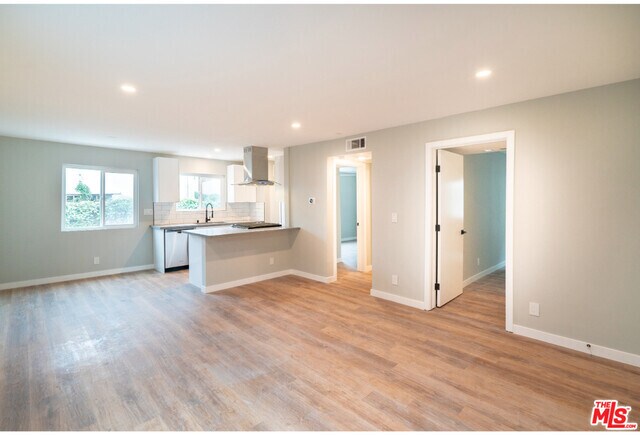 Building Photo - 5847 Willoughby Ave